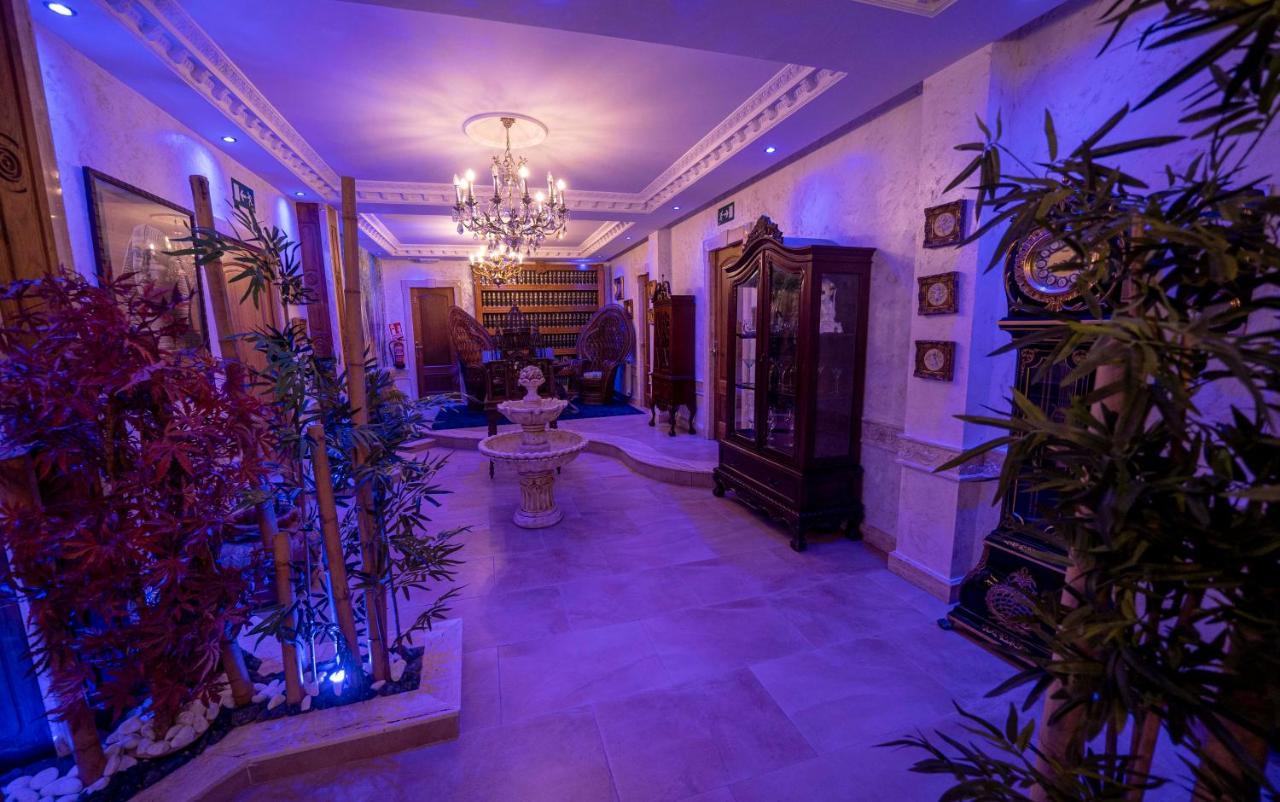 Villa Paraiso Vip Hotel Tematico (Adults Only) Revilla De Camargo Exteriör bild